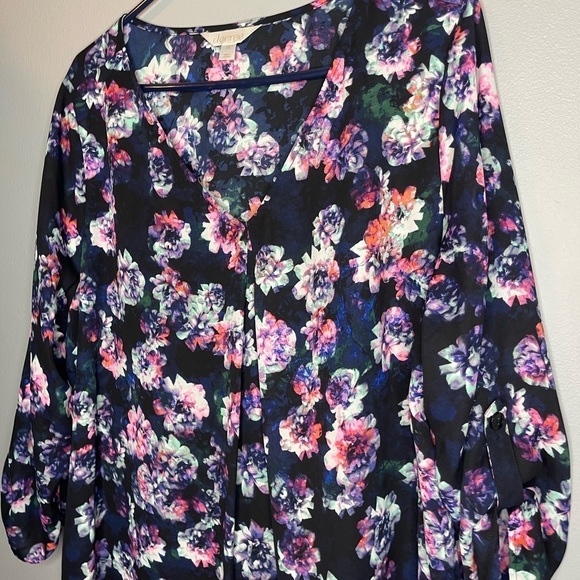 Decree 1X Black Floral Tunic Dress with Roll-Tab Sleeves - Picture 3 of 9